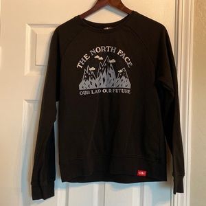 The North Face women’s long sleeve pullover